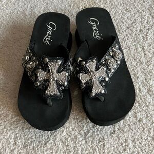Grazie Flip Flops size 6.5